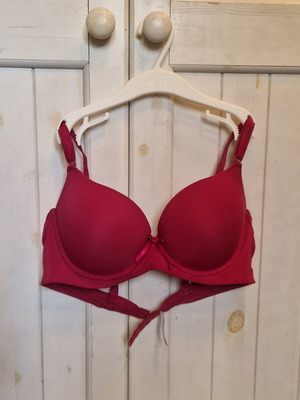 Bra new with super padding 85B red