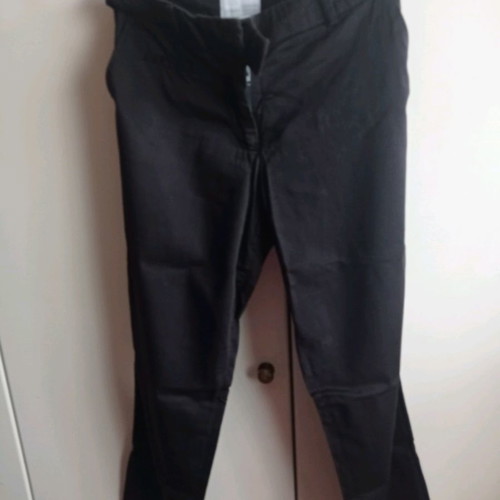 Laura Clement black capri pants used