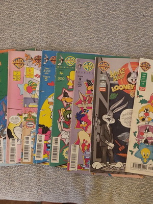Looney Tunes comic book set, 10 issues