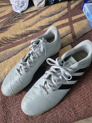 Adidas футболни обувки като ново, размер 46, сиви