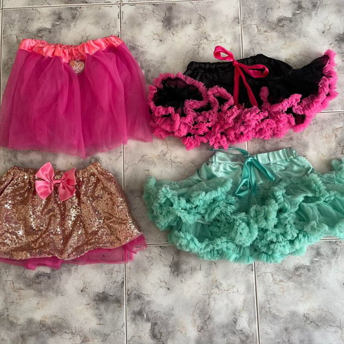 Girls' skirts set like new, pack of 4, pink and multicolor