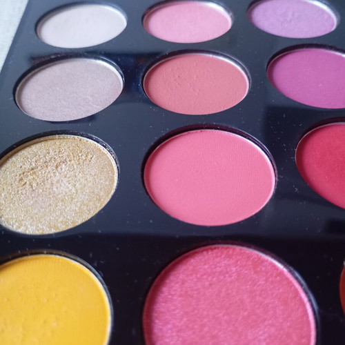 Morphe 35B Eyeshadow Palette like new with 35 vibrant shades