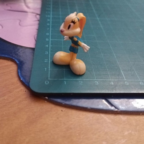 Lola Bunny miniature figure from Looney Tunes like new, PVC