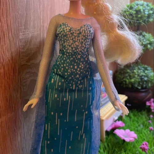 Elsa Frozen doll like new