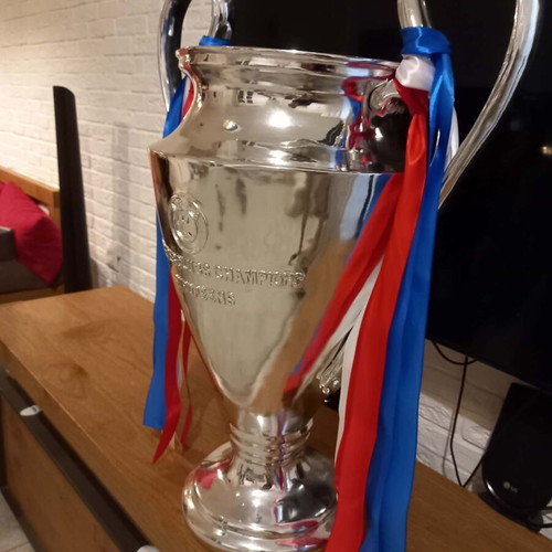 Champions League trophy like new, accurate replica with engraved winning teams