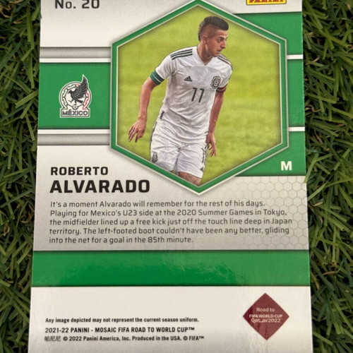 2021-22 Panini Mosaic FIFA Road to The World Cup Roberto Alvarado Rookie Card