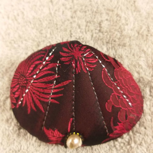 Sewing set new, mini shell-shaped with pearl closure