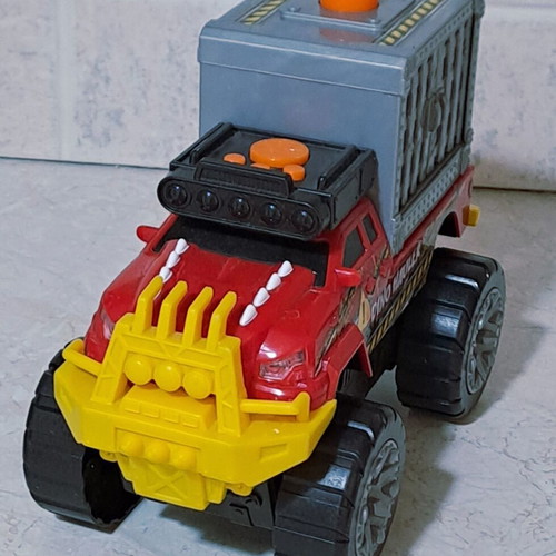 Road Rippers Dino Hauler Velociraptor Jeep with sounds and lights