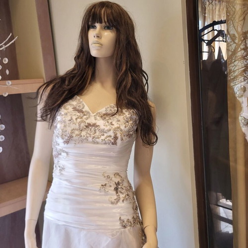 Female Full-Body Mannequins like new, set of 2 with glass bases
