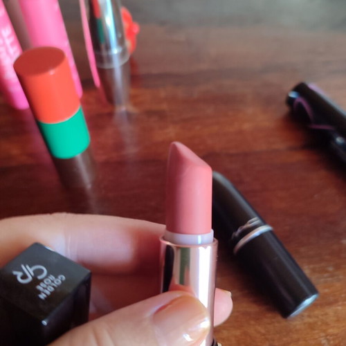 Lipstick set used, six shades including Mac and Nyx