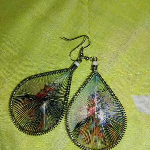 Dangling earrings like new with thread design