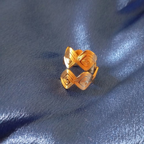 Ring stainless steel adjustable new with meander gold tone