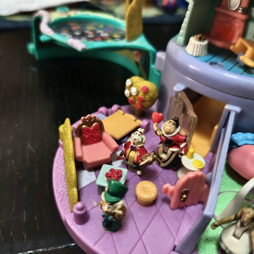 Polly Pocket Alice in Wonderland used Disney set with figures