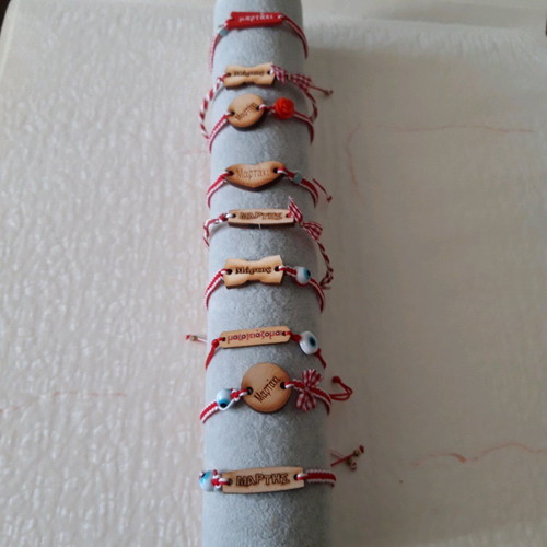 Martakia like new with wooden elements and macrame technique, red