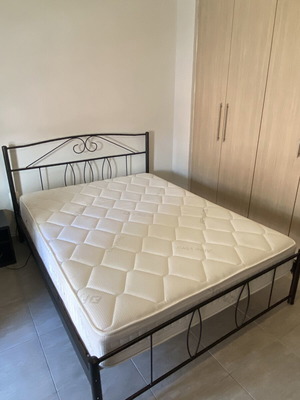 Σετ επίπλων και συσκευών, ιδανικό για φοιτητικό σπίτι