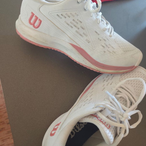Wilson tennis shoes like new, size 39.5, white athletic