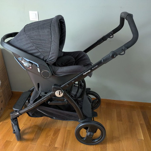 Peg Perego Futura Modular 3 in 1 stroller system like new with bassinet stand