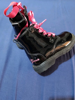 Guess No 21 baby boots like new