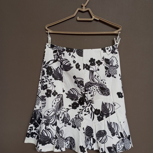 Women's black and white floral A-line skirt like new