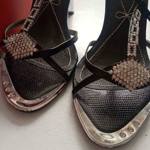 Makgio sandals with rhinestones size 40 like new, black