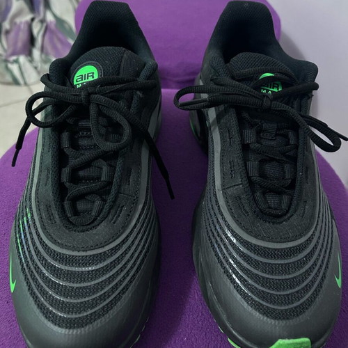 Nike Air Max Fire athletic shoes new, size 42.5, black and green