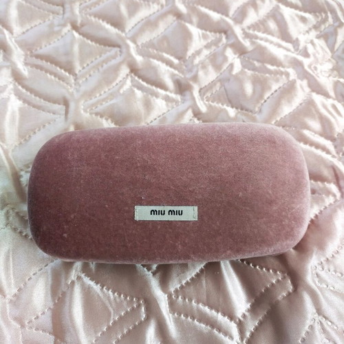 Luxury velvet Velvet Pink glasses case like new