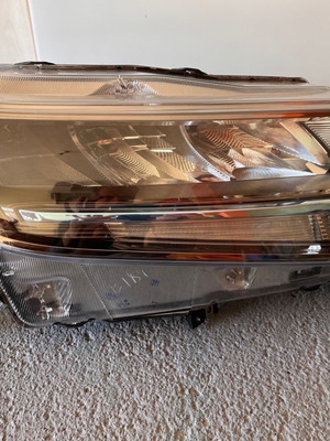 Grand Vitara Hybrid 2020-2023 headlight used, front right genuine