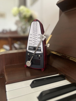 Wittner 834 mechanical metronome like new, burgundy