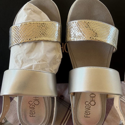 Feng Shoe silver leather sandals size 37 new in box