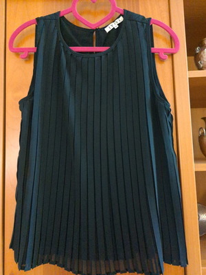 Sleeveless pleated top used, black, size L