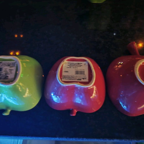 Apple-shaped bowls set of 10 like new, red and green