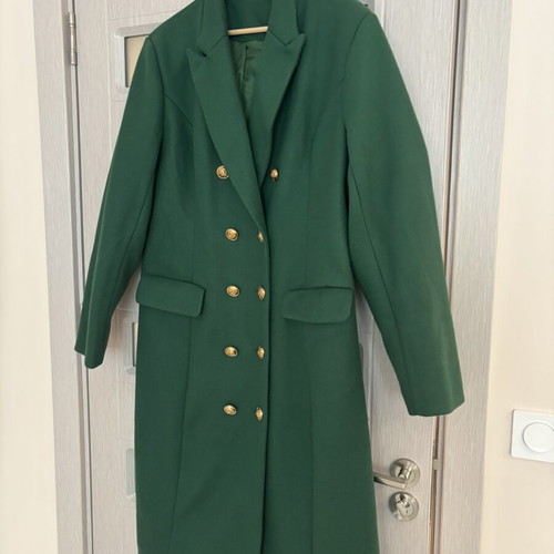 Women's green winter coat XL like new with golden buttons