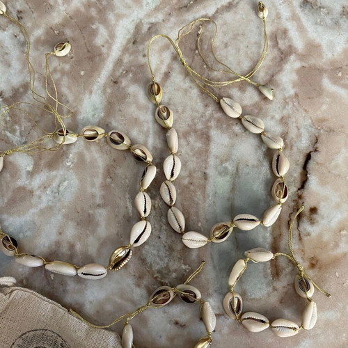 Handmade shell bracelets and necklace set new, beige