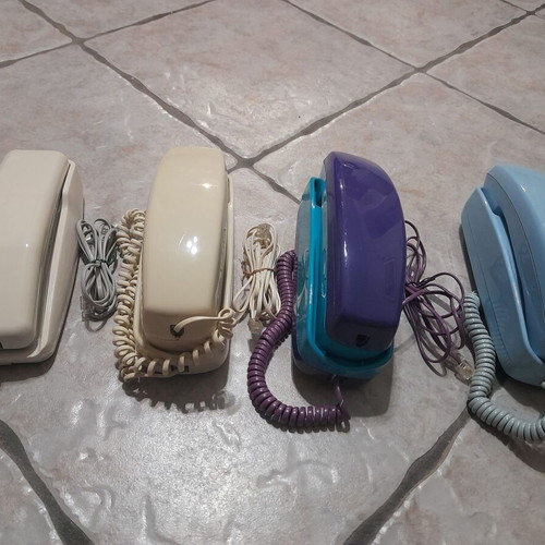 Wired home phones set of 4 like new, wall or desk mount
