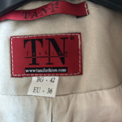 T-A-N-I women's tailored beige blazer like new, size BG 42 EU 36