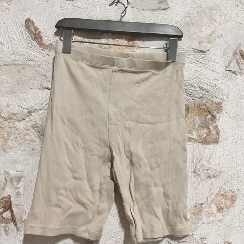 H&M Beige Ribbed Seamless Shaping Shorts Size M like new