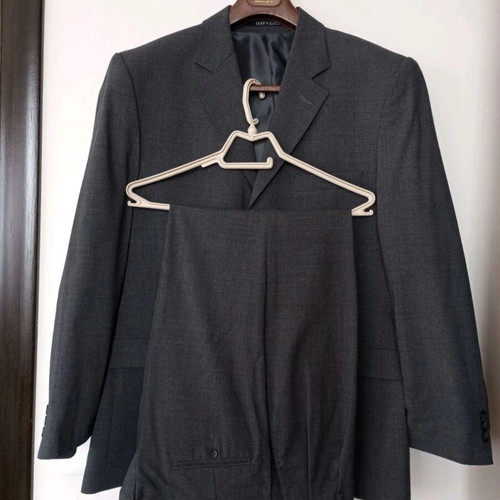Davvero Dark Gray Suit classic fit size L/46 like new