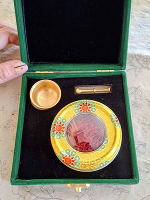 Authentic Persian Saffron Gift Set new, decorative plate and brass mortar