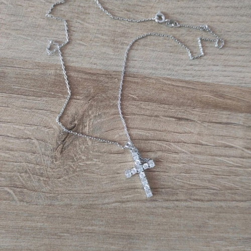 Gold plated cross with zircon like new, silver color