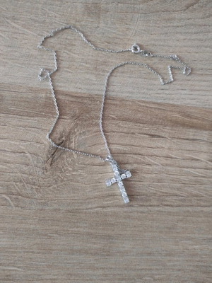 Gold plated cross with zircon like new, silver color