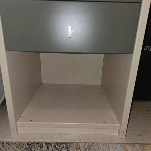 Modeco nightstand with 2 drawers used