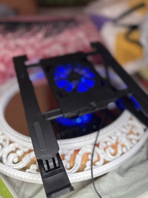 Ψύκτρα laptop με μπλε LED USB ρυθμιζόμενο μέγεθος σαν καινούργιο