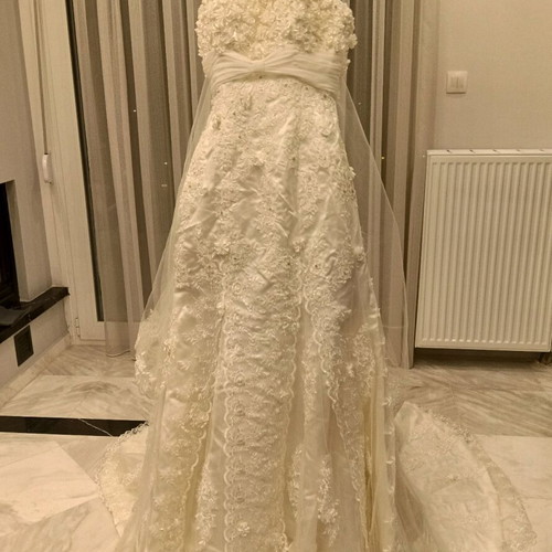 Wedding dress new off white with appliqué lace and veil