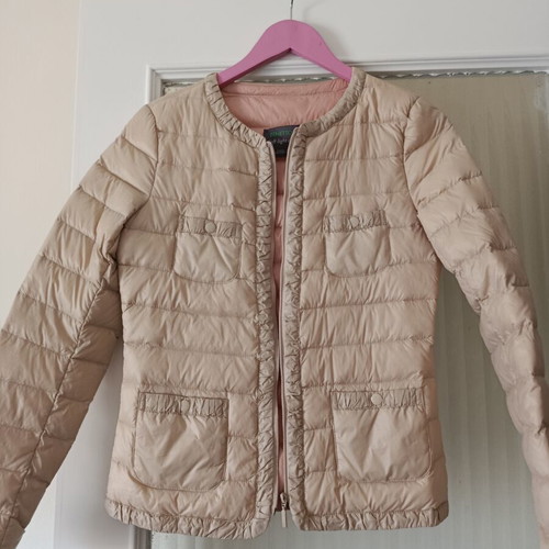Benetton short beige jacket for spring and autumn