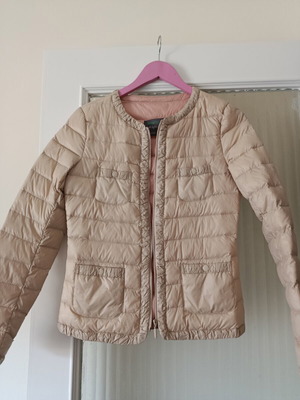 Benetton short beige jacket for spring and autumn