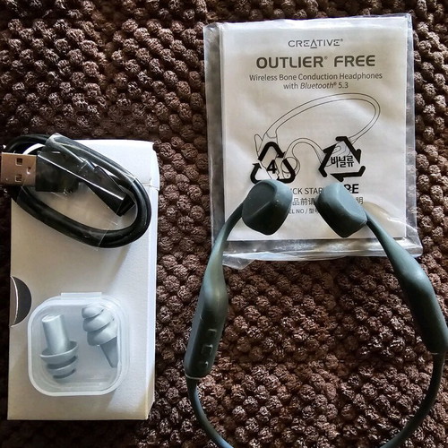 Creative Bluetooth headphones unused