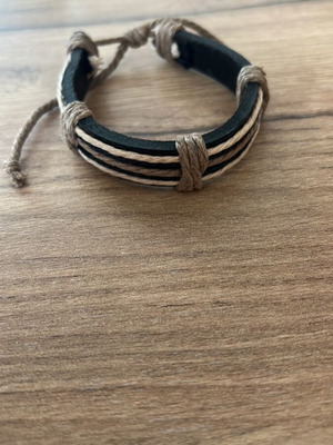 Men's adjustable leather bracelet like new with cord design