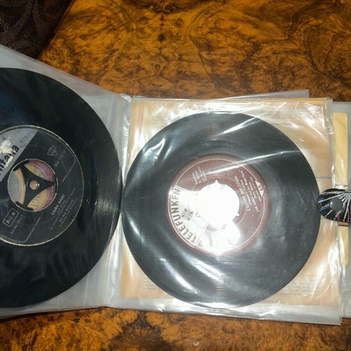 Vinyl records used with case, set of 7 pieces