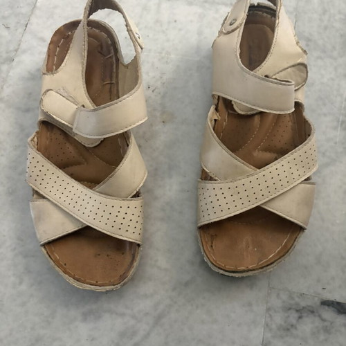 Women's beige sandals used, anatomical, size 39
