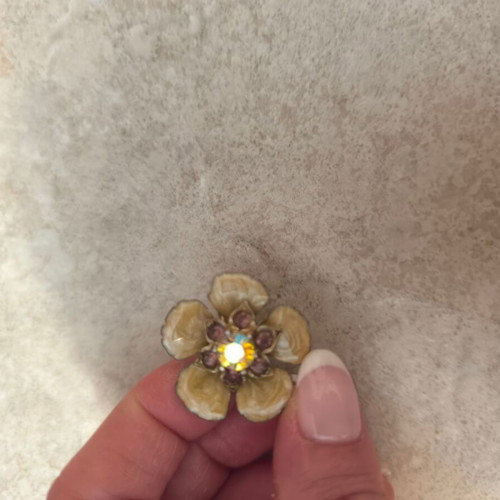 Flower ring Accessorize like new, beige and purple
